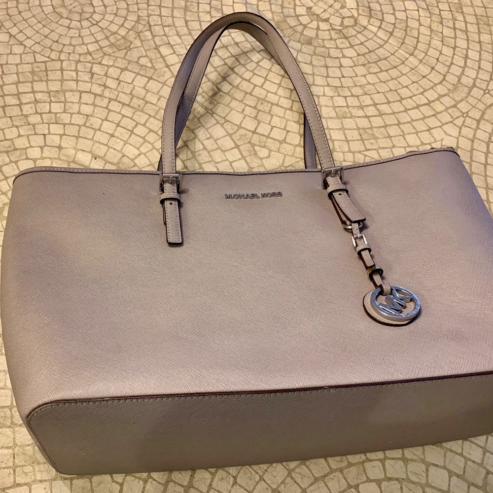 Large MICHAEL KORS leather handbag.
